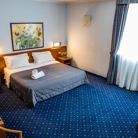 Glis 3* 산마우로토리네세